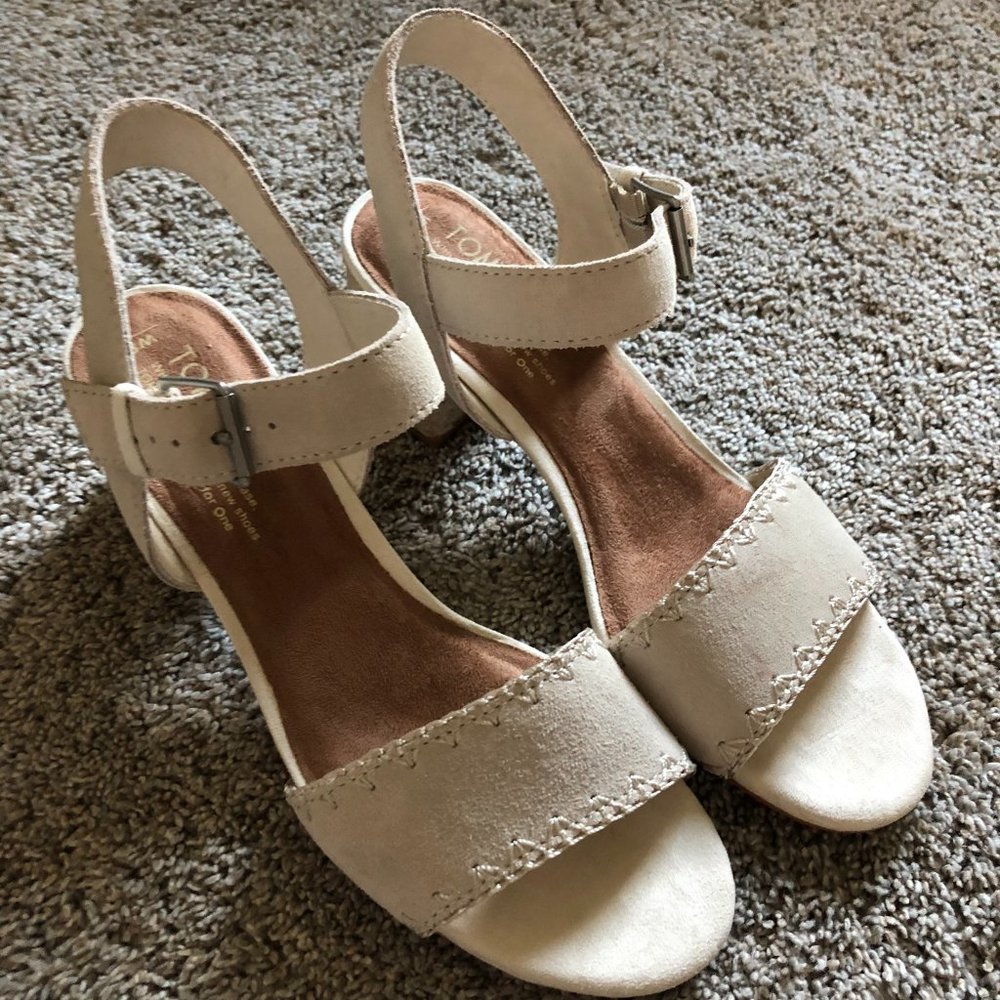 Women's Toms Sandals NWOT (size 8)